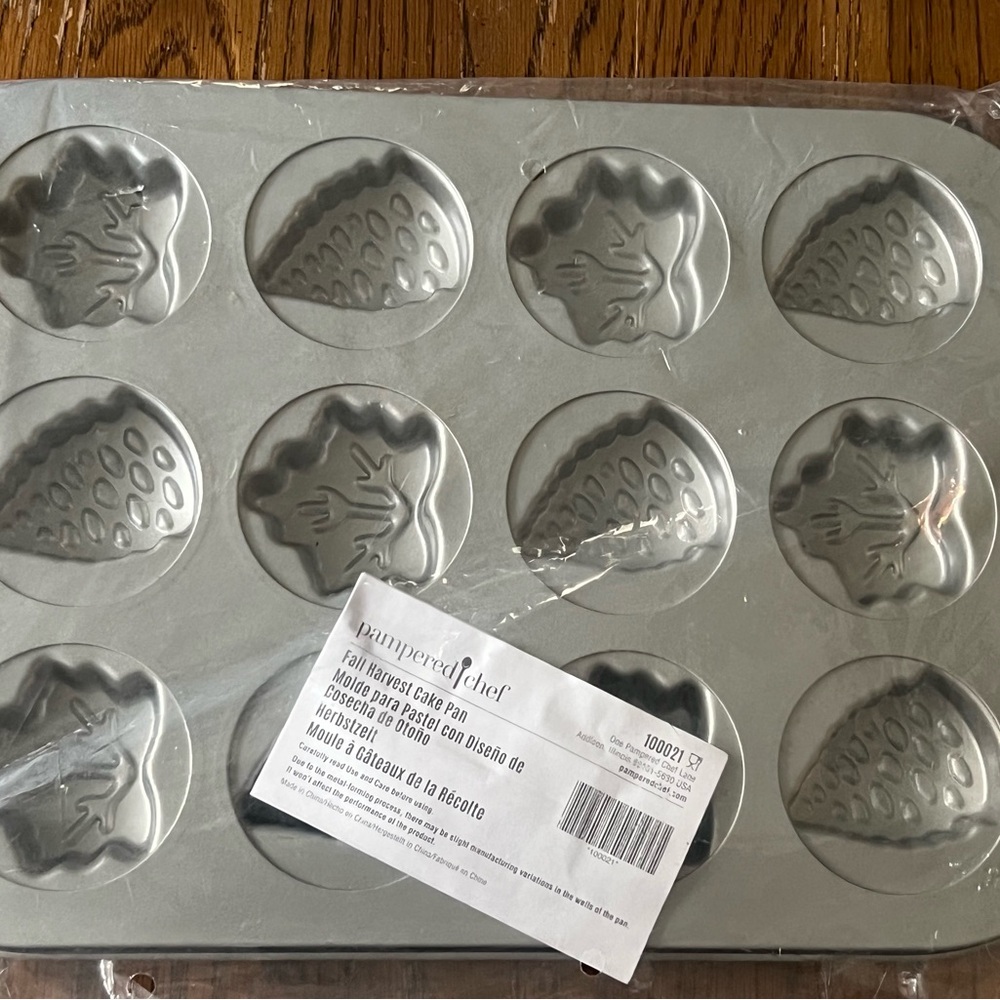 Pampered Chef New Fall Harvest Baking  Pan